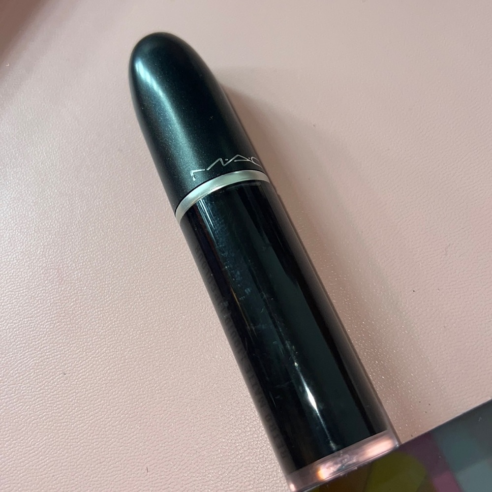 Mac Caviar Liquid Lipstick